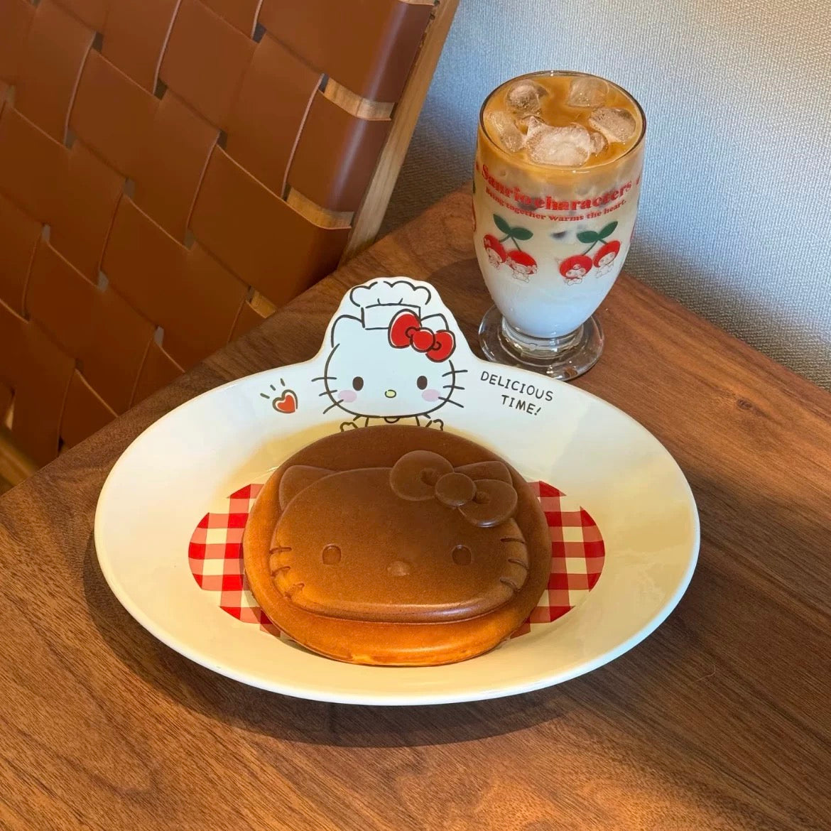 Hello Kitty Chef Hat Red Check Oval Plate