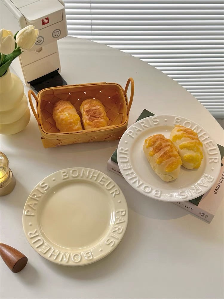 Assiette en céramique Paris avec lettres en relief