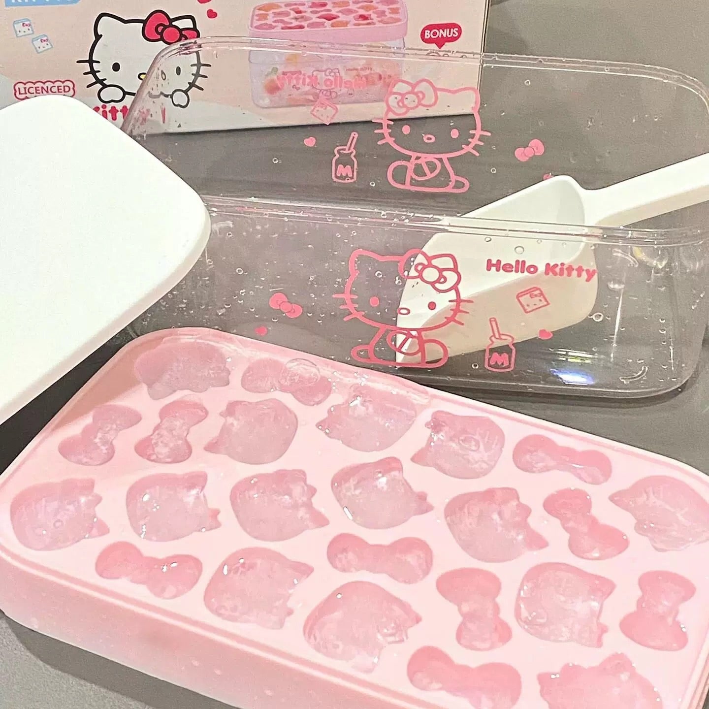 Hello Kitty Fun Ice Cube Tray &amp; Storage Box Set (with Lid & Scoop)