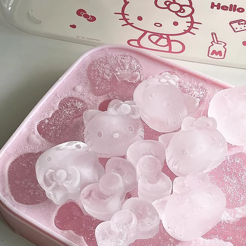 Hello Kitty Fun Ice Cube Tray &amp; Storage Box Set (with Lid & Scoop)