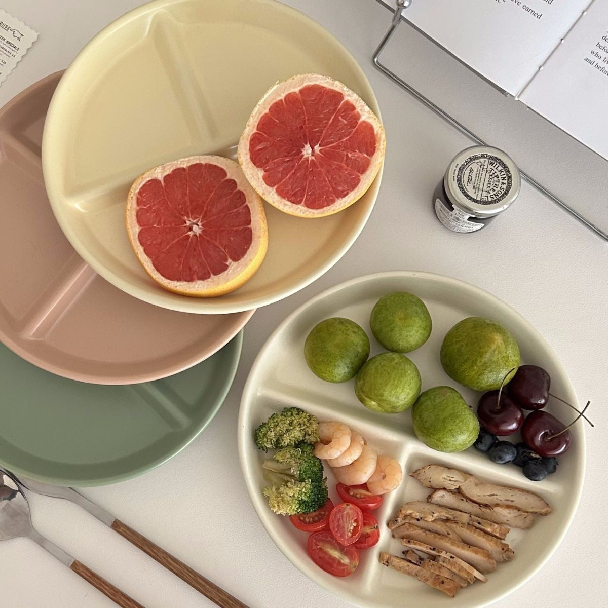 Simple Three-Section Divided Ceramic Plate